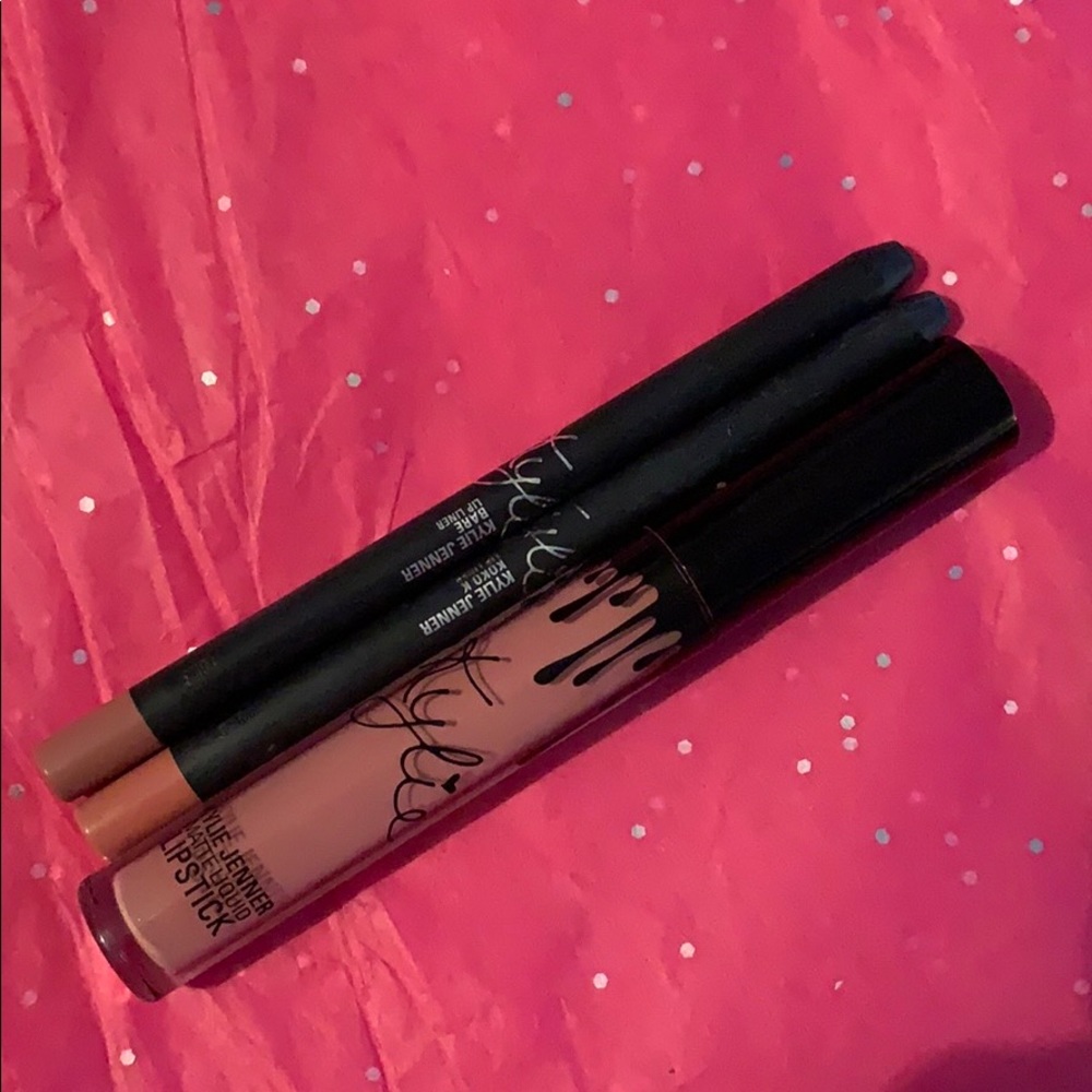 KYLIE LIPSTICK & LINERS